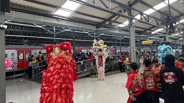 Meriahkan Imlek, KAI Commuter Wilayah VI Yogyakarta Hadirkan Barongsai di Stasiun