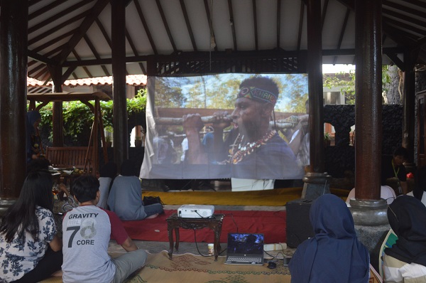 Nobar  ‘Pesta Babi’ di Griya Jati Rasa: Menegaskan Tanah Papua Tidak Kosong dan Mendesak Transformasi Ekonomi Hijau Berbasis Masyarakat